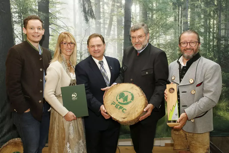 Herbert Laßnig accepts PEFC Award