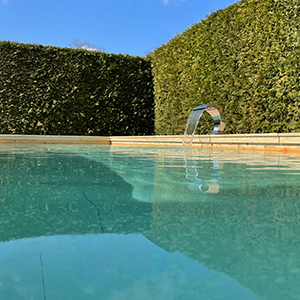 Shows a splash shower for a Holc natural pool